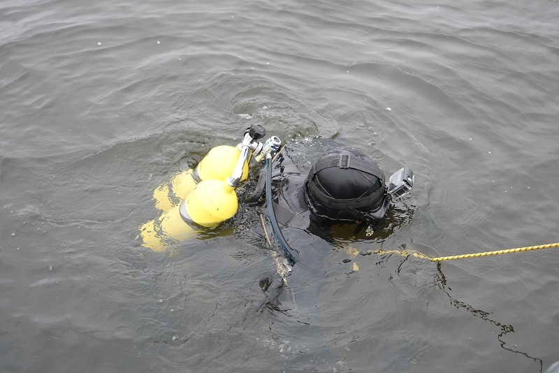В Балтийске боевые пловцы провели осмотр главной военной гавани Балтийского флота 