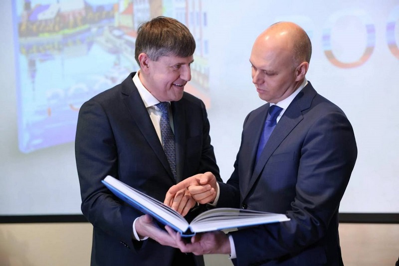 То, что хорошо получается: спикер Заксобрания Кропоткин презентовал свою очередную книгу