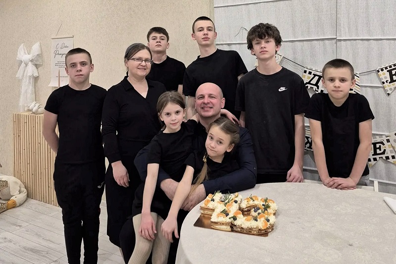 Президент России наградил орденом «Родительская слава» многодетную семью из Гурьевского округа 