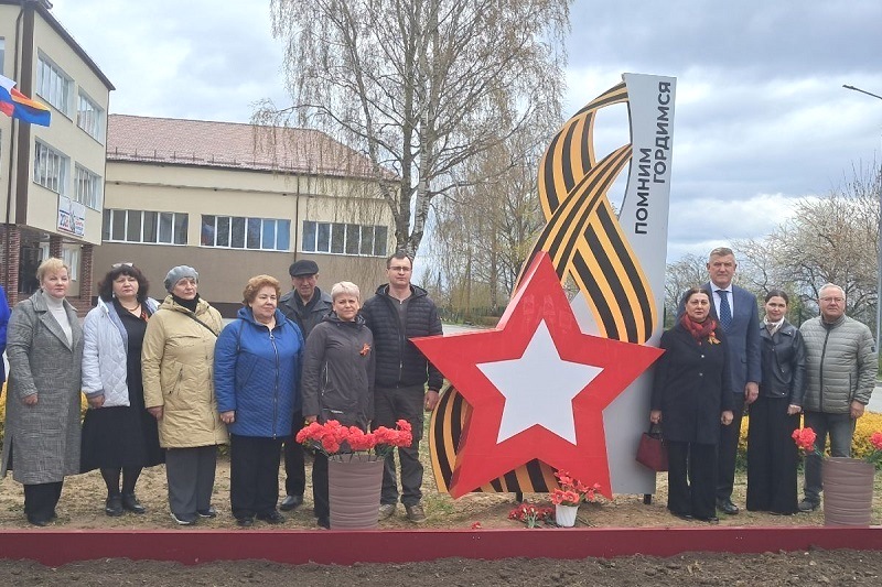 В муниципалитетах: в Тимирязевской школе Славского района открыли стелу «Помним! Гордимся!»