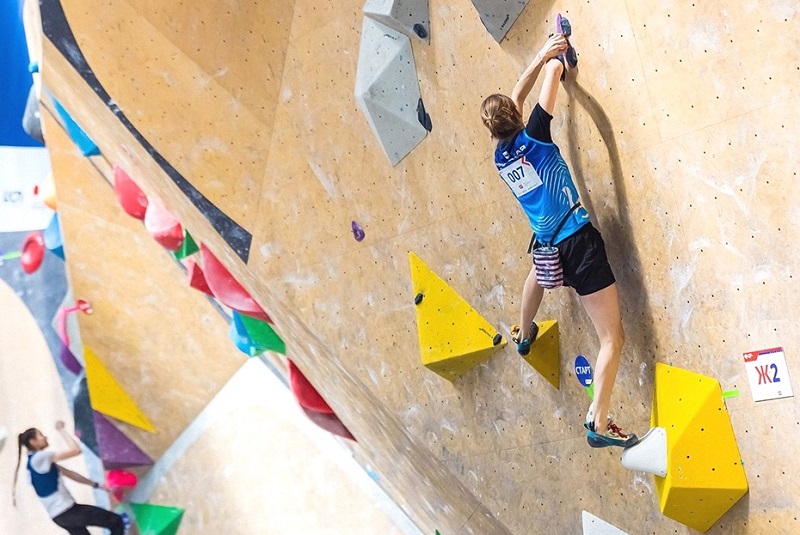 В Калининграде на «АВТОТОР-Арене» стартовал чемпионат России по скалолазанию