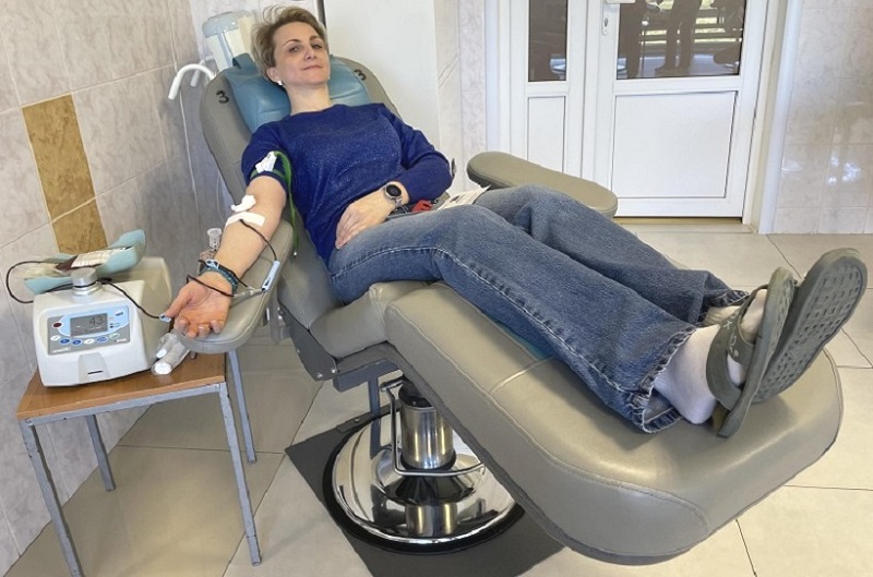 Сотрудники регионального Отделения Соцфонда внесли свои капли крови победу