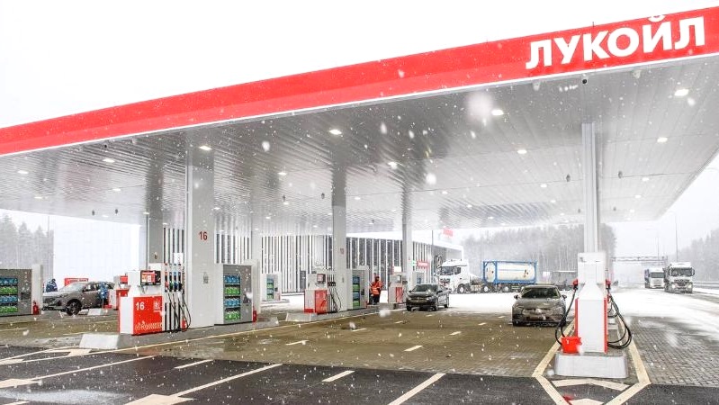 000 LUKOIL 9