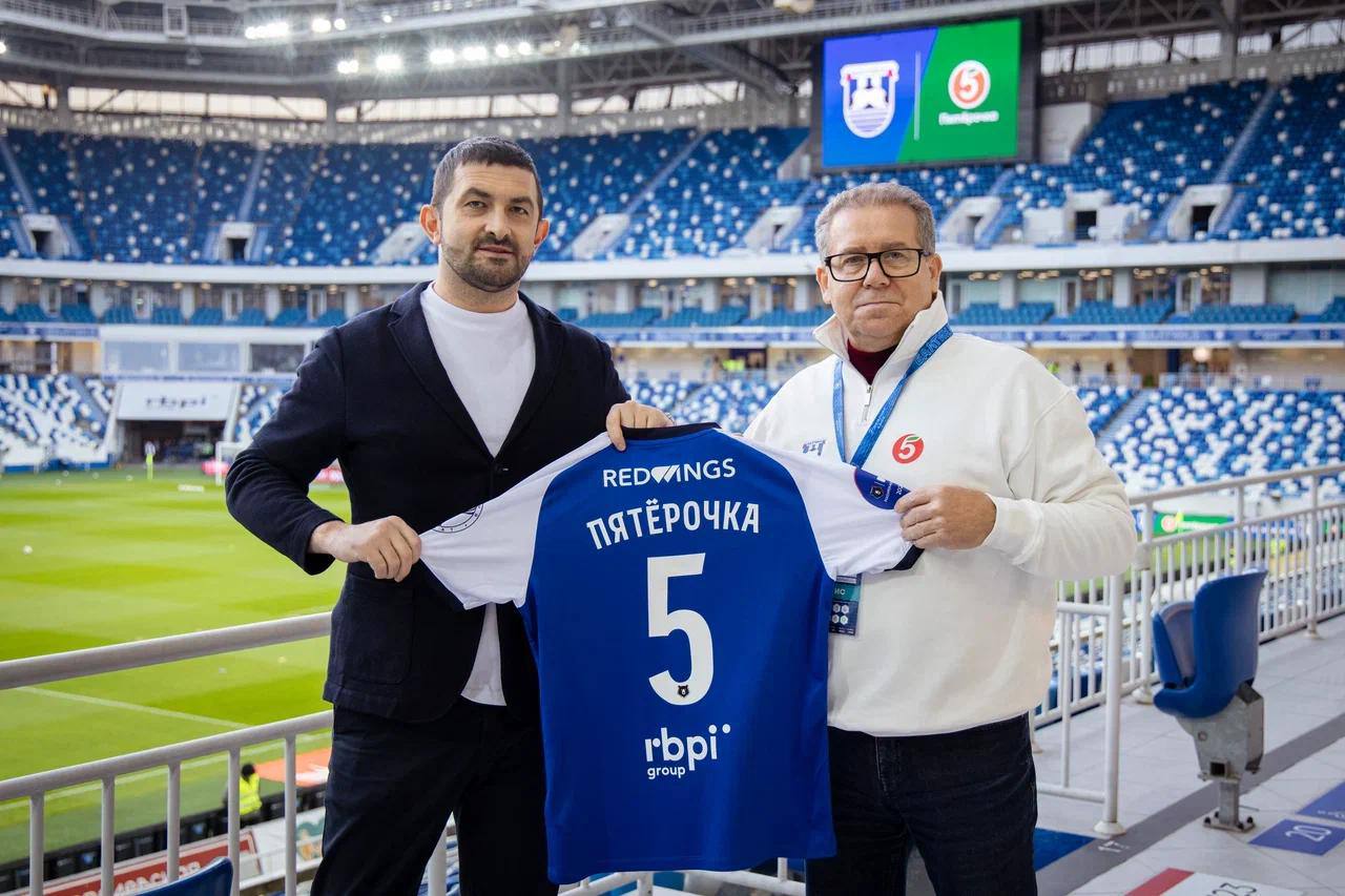 photo 5404426506576460221 y