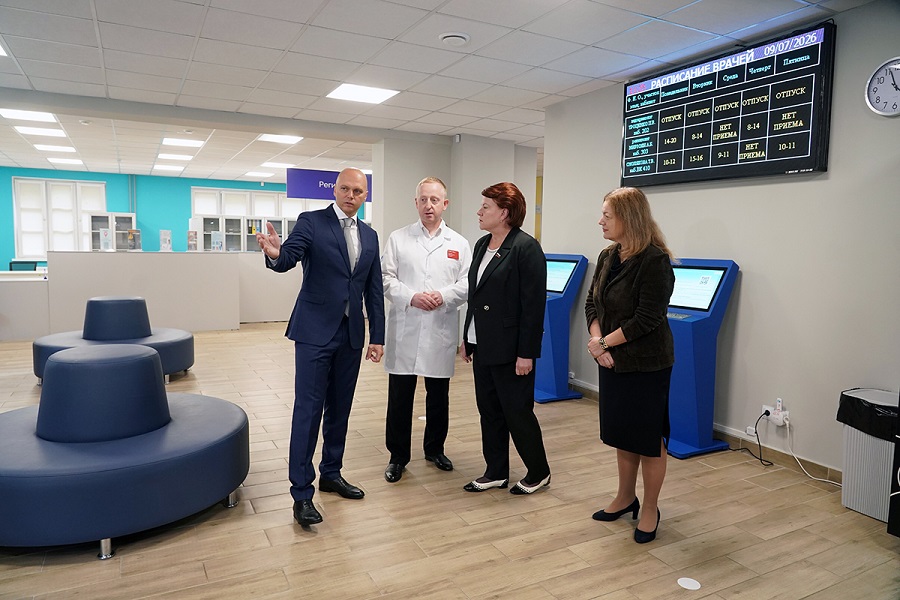 Алексей Беспрозванных и Марина Оргеева оценили работу обновлённой поликлиники в Калининграде